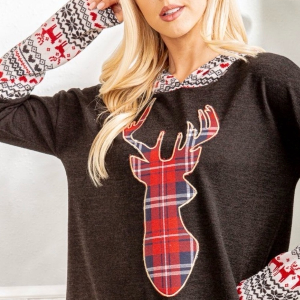 Heimish “ Holly “ Heimish Contrast Christmas Top with Hoodie 1X - Picture 2 of 4